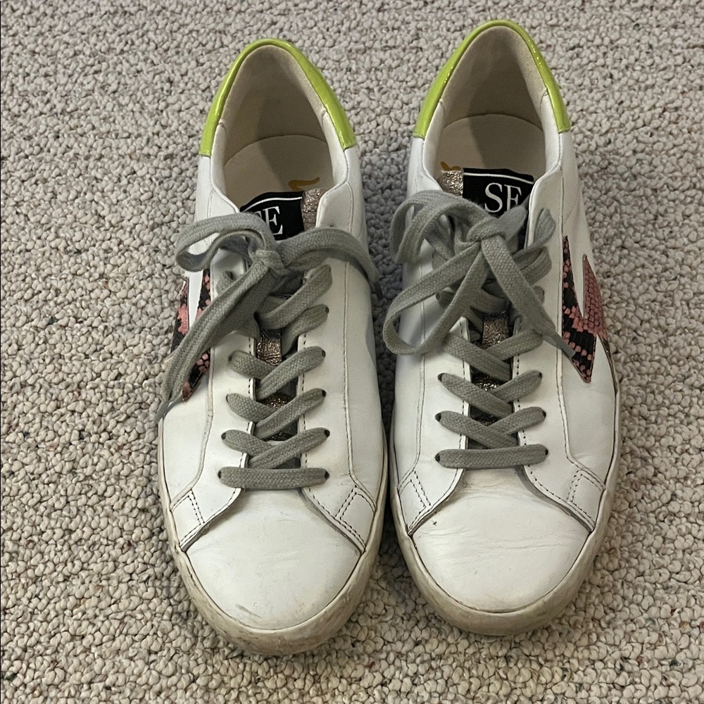 Sam Edelman White Leather Low-Top Sneakers with Pink Snake-Print Accent
